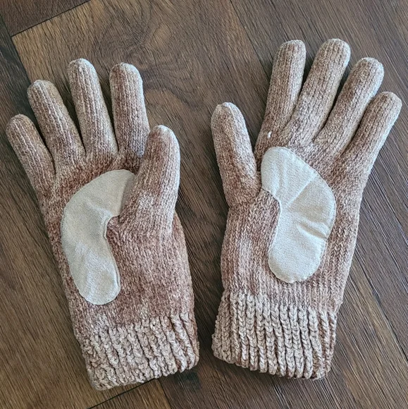 Isotoner 3M thinsulate leather palmed gloves. Women's One size, camel. - Picture 2 of 4